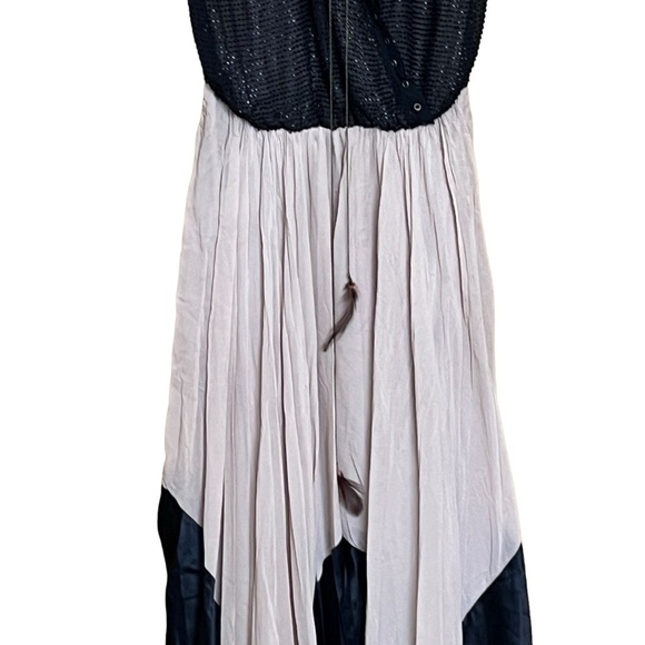 BCBGMaxAzria Designer Deep V Grecian Dress. Black and Beige. Size XXS #1160 - Picture 3 of 10